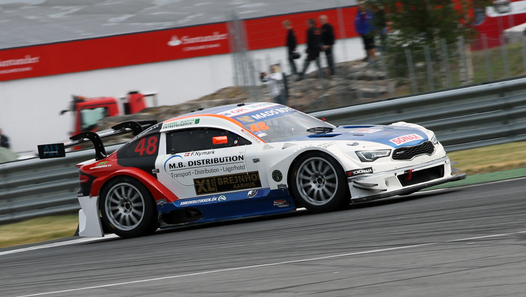 Frederik med lånte dele på bilen
(Foto: Motorsporten.dk)